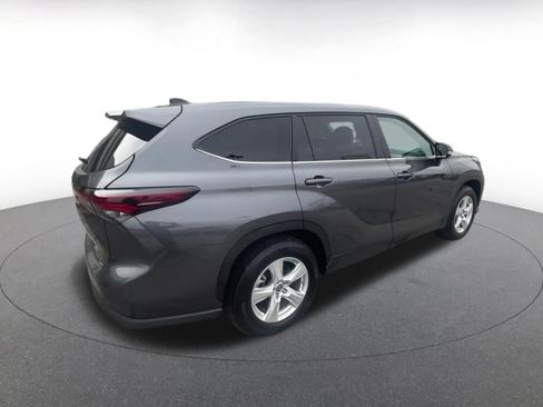 Used 2025 Toyota Highlander LE image 13