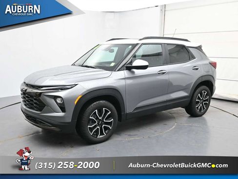 Used 2025 Chevrolet TrailBlazer ACTIV w/ Convenience Package AWD/4WD image 2