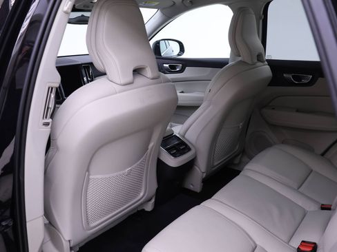 Certified 2022 Volvo XC60 B6 Inscription w/ Advanced Package image 17
