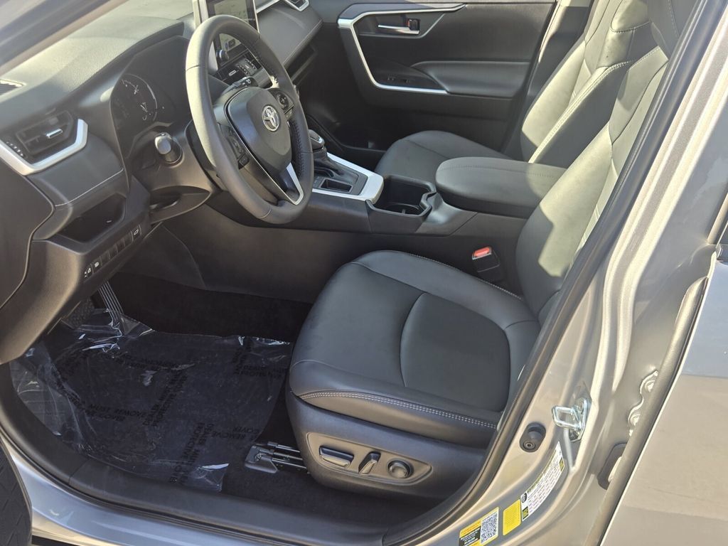 Used 2025 Toyota RAV4 XLE Premium FWD image 10