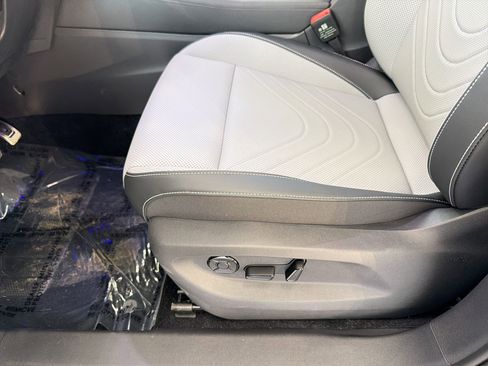 New 2026 Volkswagen Tiguan SE R-Line FWD image 14