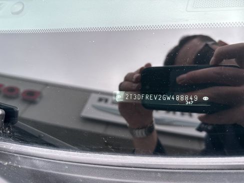 Used 2016 Toyota RAV4 Limited image 11