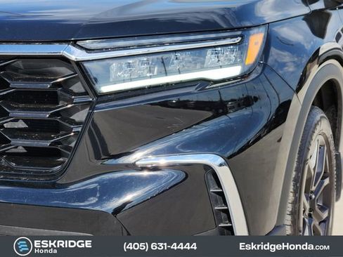 Certified 2025 Honda Pilot Touring image 10
