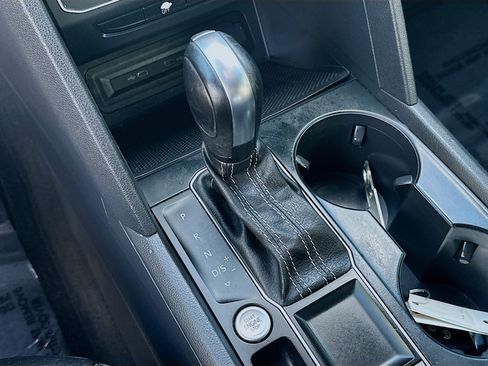 Used 2021 Volkswagen Atlas Cross Sport SE w/ V6 Towing Package image 15