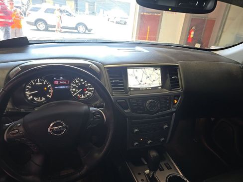 Used 2020 Nissan Pathfinder SL image 13