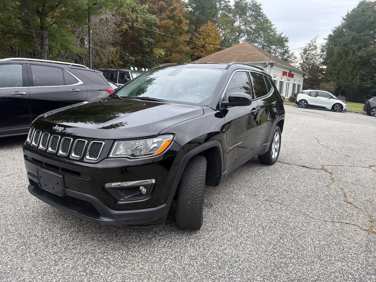 Used 2018 Jeep Compass Latitude w/ Popular Equipment Group AWD/4WD image 3