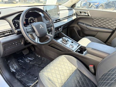 Used 2023 Mitsubishi Outlander SEL AWD/4WD image 13