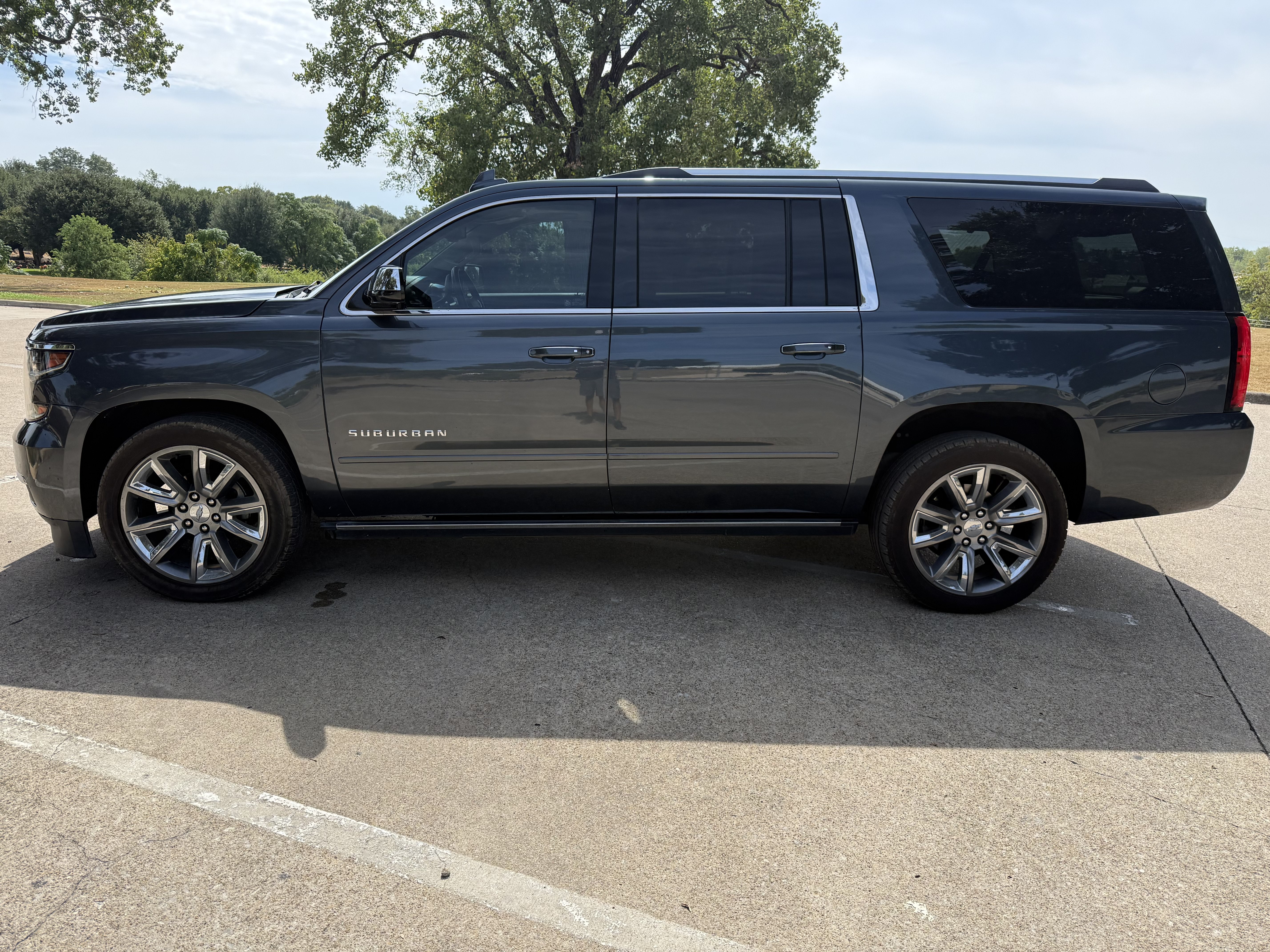 Used 2019 Chevrolet Suburban Premier RWD image 8