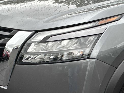 New 2025 Nissan Pathfinder SL image 9