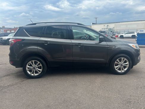 Used 2018 Ford Escape SE w/ SE Sync 3 Package image 6