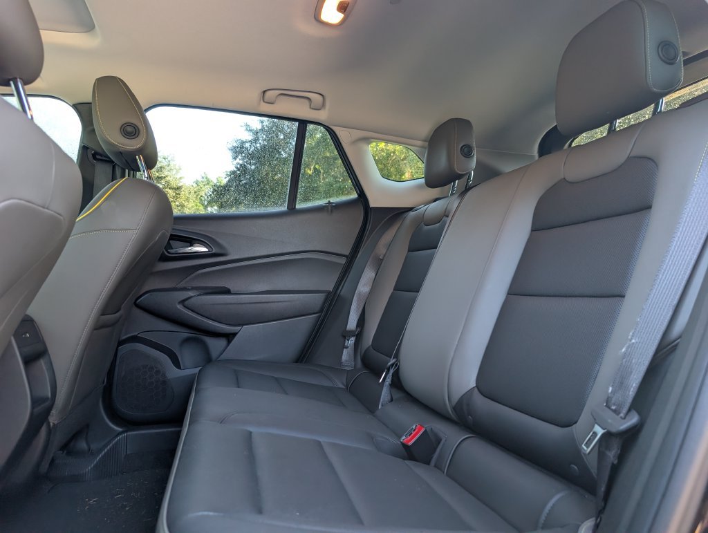 Used 2025 Chevrolet Trax ACTIV w/ Sunroof Package FWD image 18