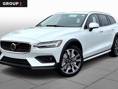 New 2026 Volvo V60 B5 Cross Country Ultra w/ Protection Package Premier