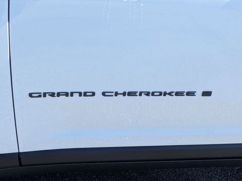 New 2026 Jeep Grand Cherokee Altitude AWD/4WD image 31