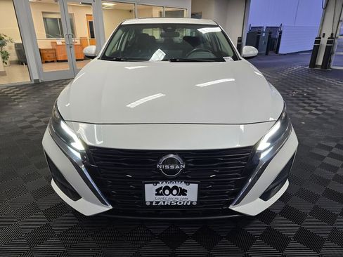 Used 2024 Nissan Altima 2.5 SV w/ SV Premium Package image 9