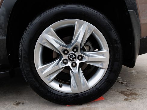 Used 2018 Toyota Highlander Limited Platinum image 13