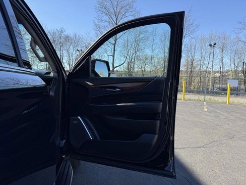 Used 2017 Cadillac Escalade Luxury image 16