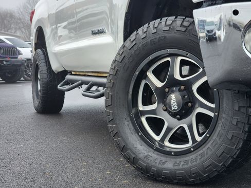 Used 2011 Toyota Tundra 4x4 Double Cab w/ SR5 Pkg image 12