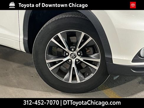 Used 2016 Toyota Highlander XLE FWD image 2