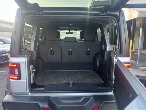 Used 2023 Jeep Wrangler Unlimited Rubicon 4xe image 10