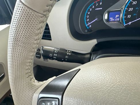 Used 2011 Toyota Sienna XLE FWD image 24
