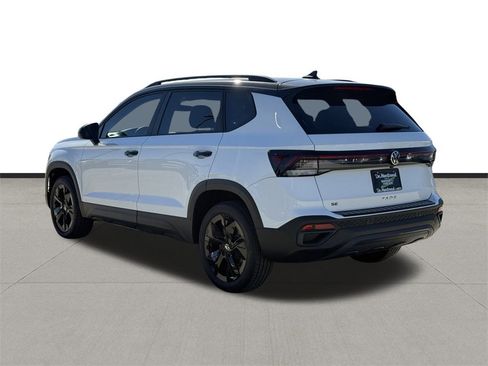 New 2026 Volkswagen Taos SE image 7