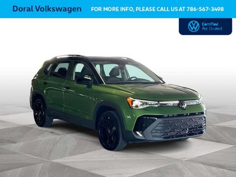 Used 2025 Volkswagen Taos SE FWD image 2