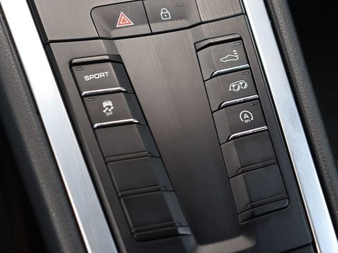 Used 2019 Porsche 718 Cayman image 25