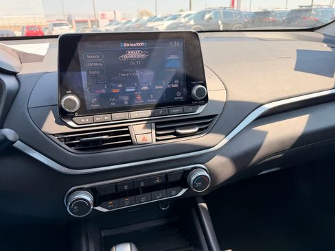 Used 2025 Nissan Altima 2.5 S image 11