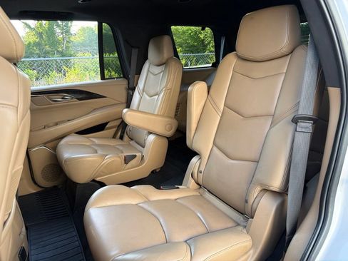 Used 2019 Cadillac Escalade Platinum AWD/4WD image 24