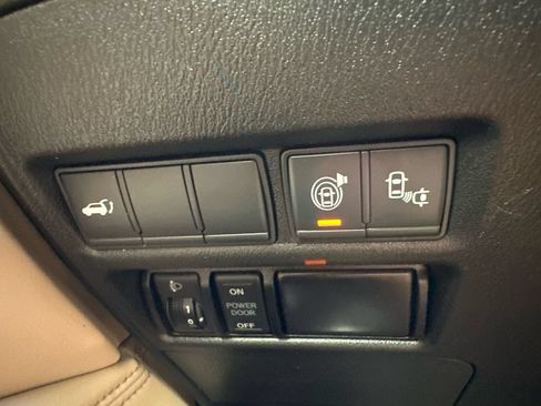 Used 2017 Nissan Armada Platinum w/ Captain Seat Package AWD/4WD image 32