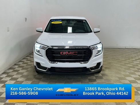 Certified 2022 GMC Terrain SLE w/ LPO, Floor Liner Package FWD image 2