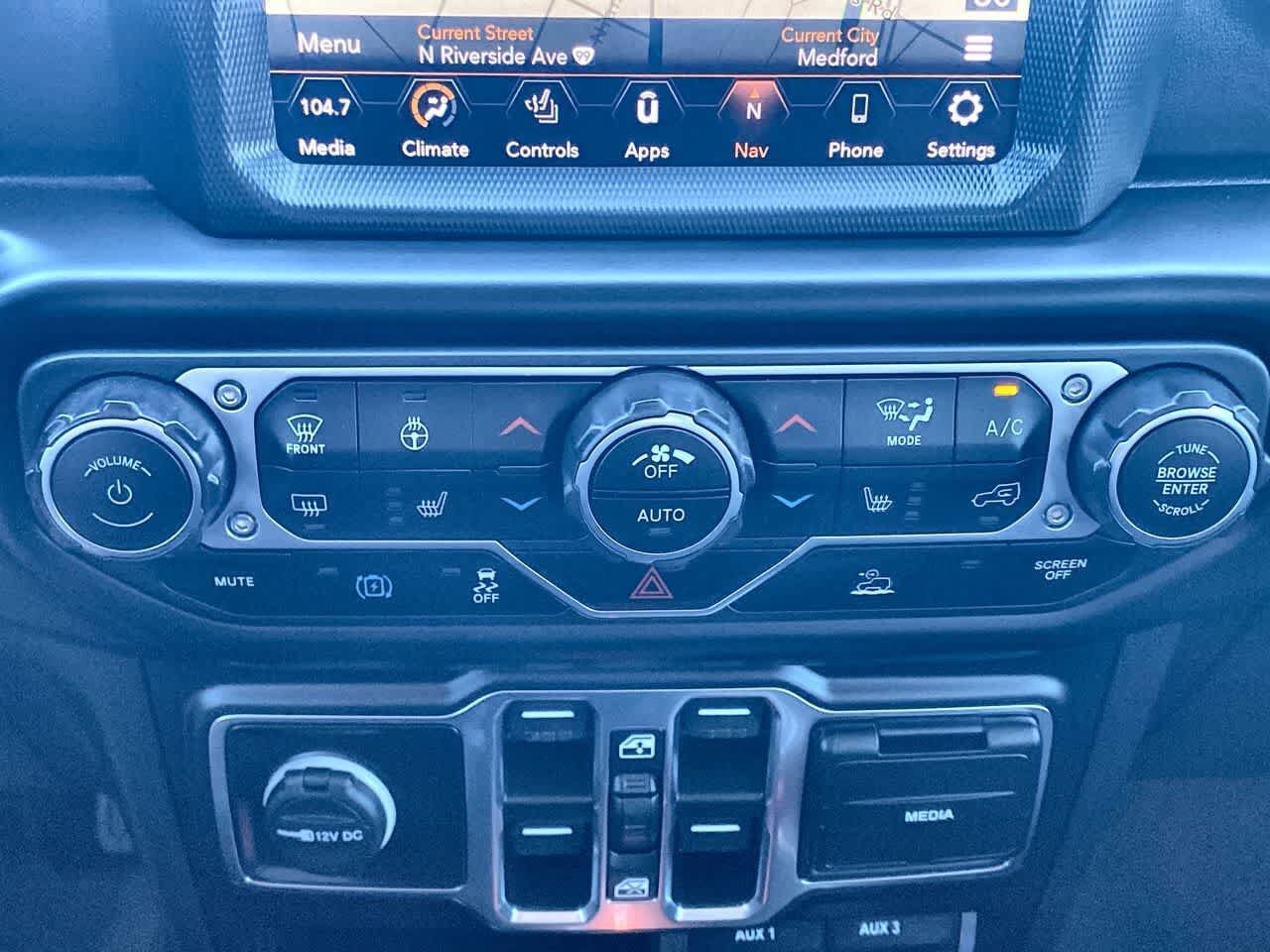 Used 2023 Jeep Wrangler Unlimited Sahara w/ Cold Weather Group AWD/4WD image 19