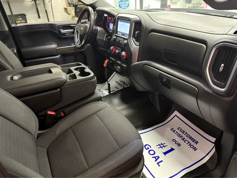 Used 2022 Chevrolet Silverado 1500 LT w/ Z71 Off-Road Package image 28