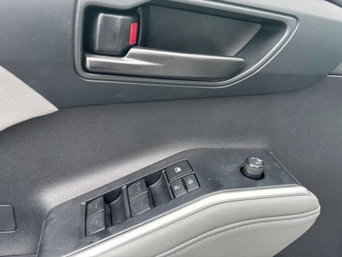Used 2023 Toyota Highlander L FWD image 17