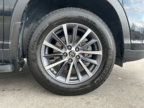 Used 2019 Toyota Highlander XLE FWD image 31