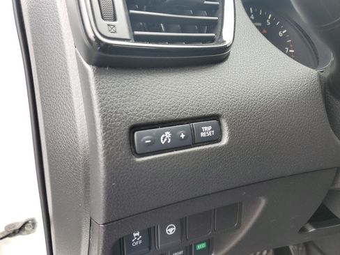 Used 2020 Nissan Rogue Sport SL AWD/4WD image 28