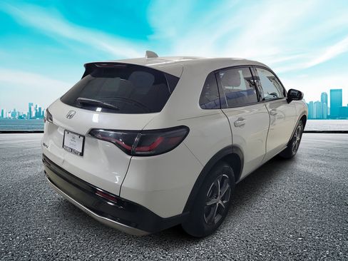 Certified 2024 Honda HR-V EX-L image 4