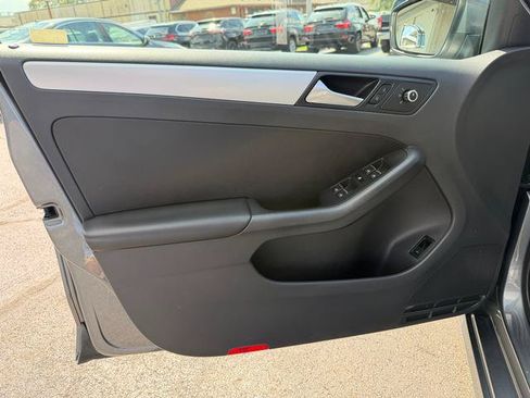 Used 2014 Volkswagen Jetta SE FWD image 9
