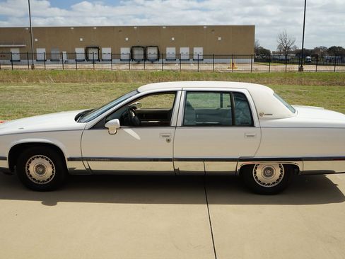 Used 1993 Cadillac Fleetwood Sedan image 5