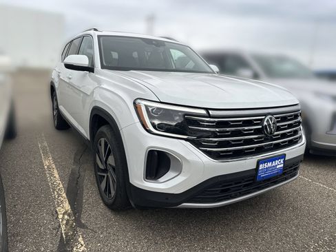 Used 2024 Volkswagen Atlas SEL AWD/4WD image 2