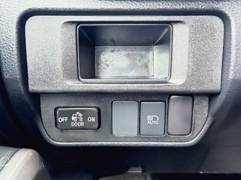 Used 2019 Toyota Tacoma SR5 image 19