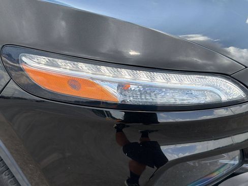 Used 2018 Jeep Cherokee Latitude Plus FWD image 12