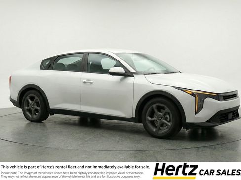 Used 2025 Kia K4 LXS image 1