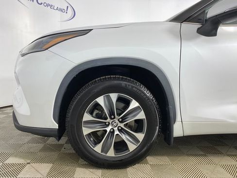 Used 2023 Toyota Highlander XLE AWD/4WD image 27