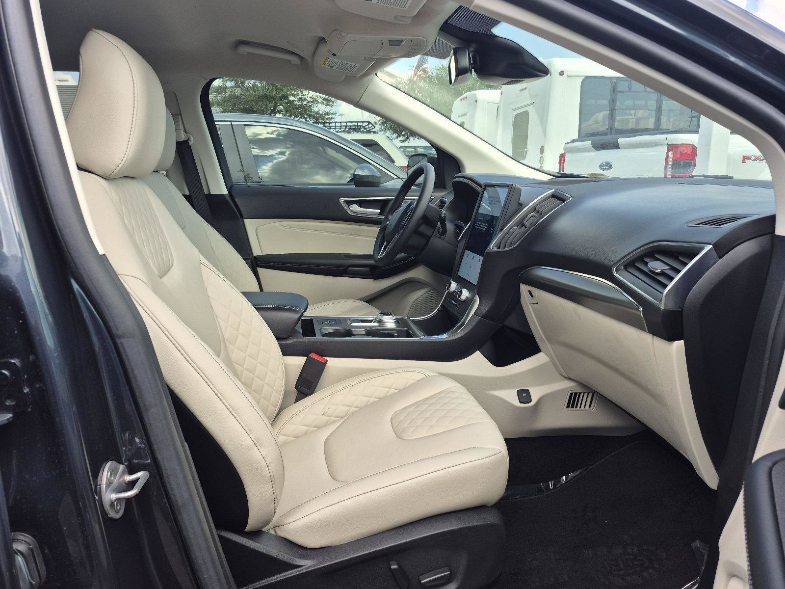 Used 2024 Ford Edge Titanium AWD/4WD image 10