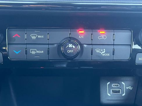 New 2026 Jeep Compass Latitude image 4