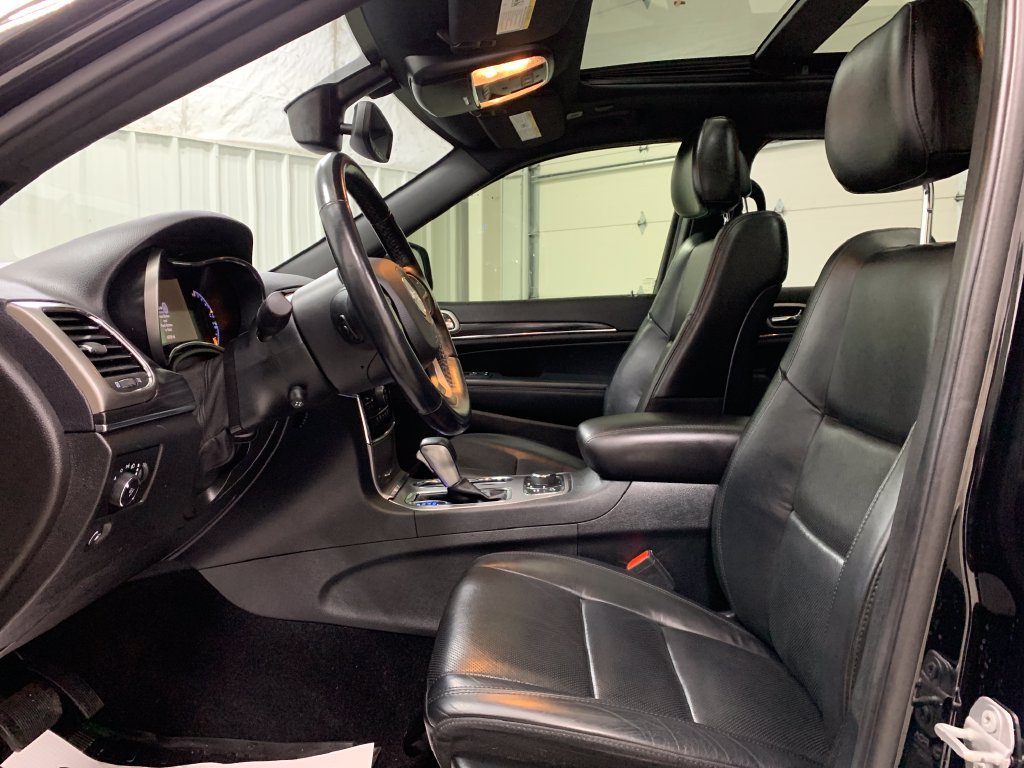 Used 2021 Jeep Grand Cherokee Limited w/ Luxury Group II AWD/4WD image 16