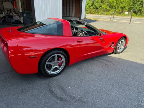 Used 2004 Chevrolet Corvette Coupe RWD image 31