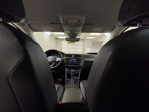 Used 2022 Volkswagen Tiguan SE image 20