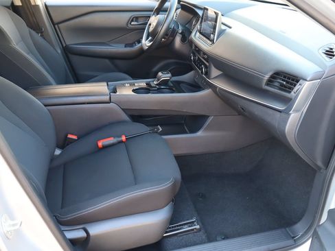 Used 2024 Nissan Rogue S FWD image 16